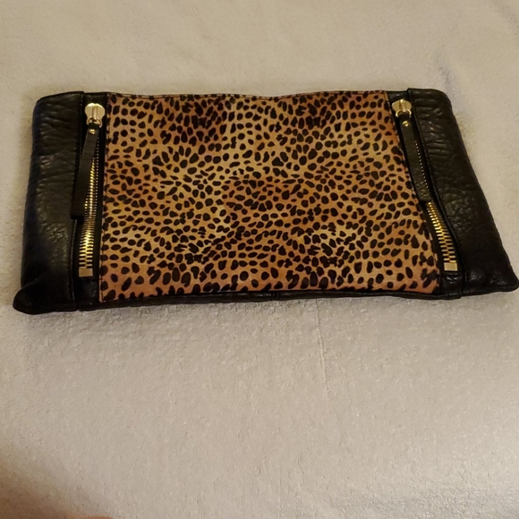 Vince Camuto Handbags - Vince Camuto Baily Clutch